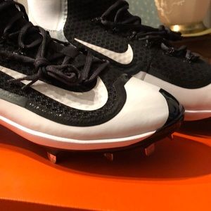 Baseball cleats